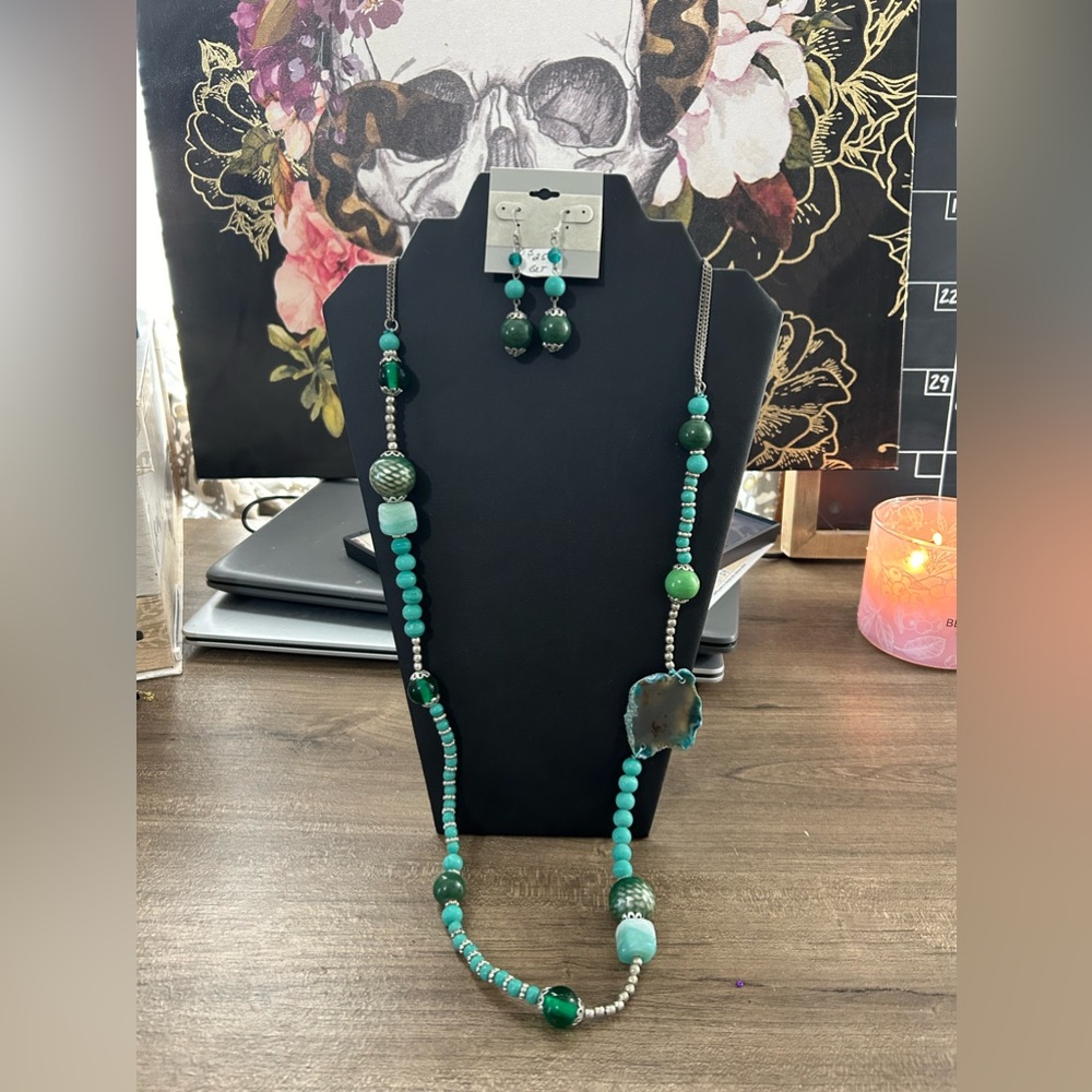 NWT necklace and earring set